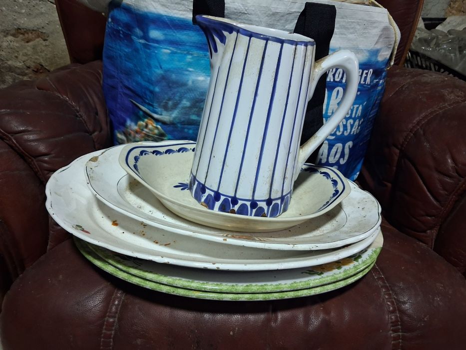 Conjunto de louças e decorações