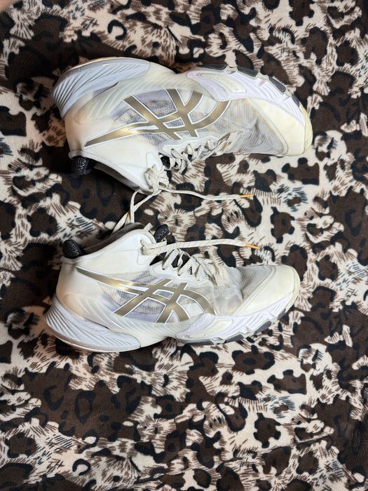Волейбольні кросівки asics metarise 44р