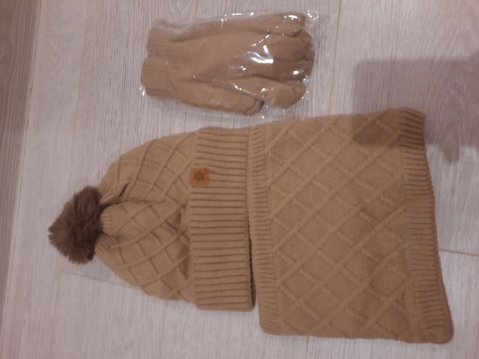 Czapka komin rękawiczki zestaw trzyczęściowy