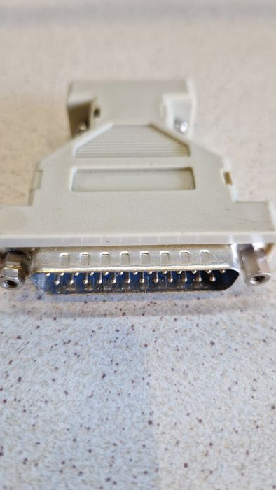 Przejściówka z portu DB9F (9 pin) na DB25M (25 pin)