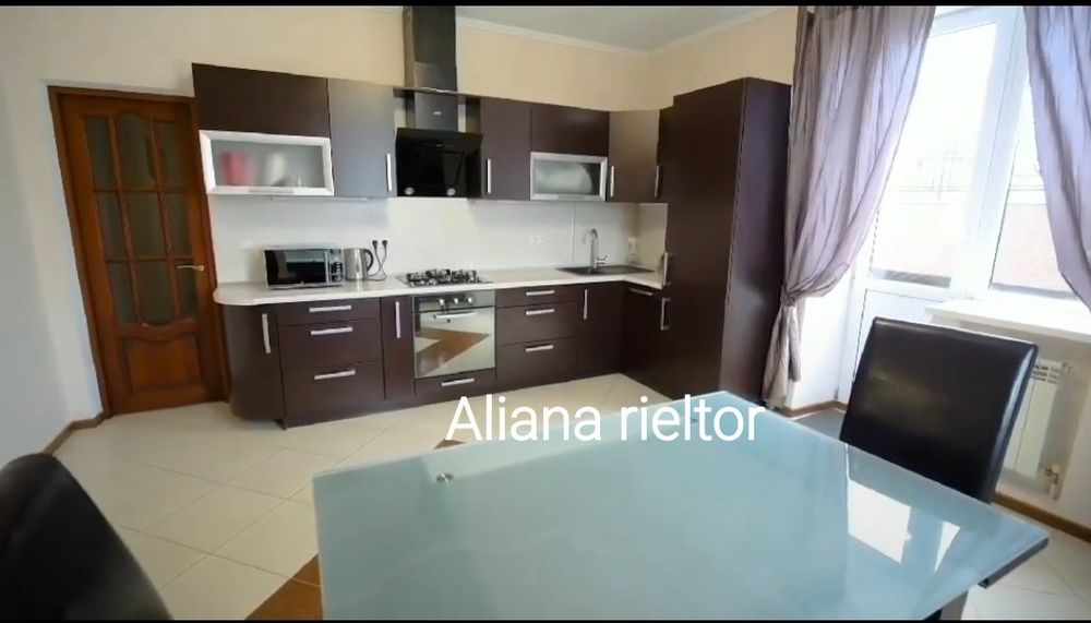 Будинок 350 м² біля моря • Генератор • Басейн • Великий підвал з сауно