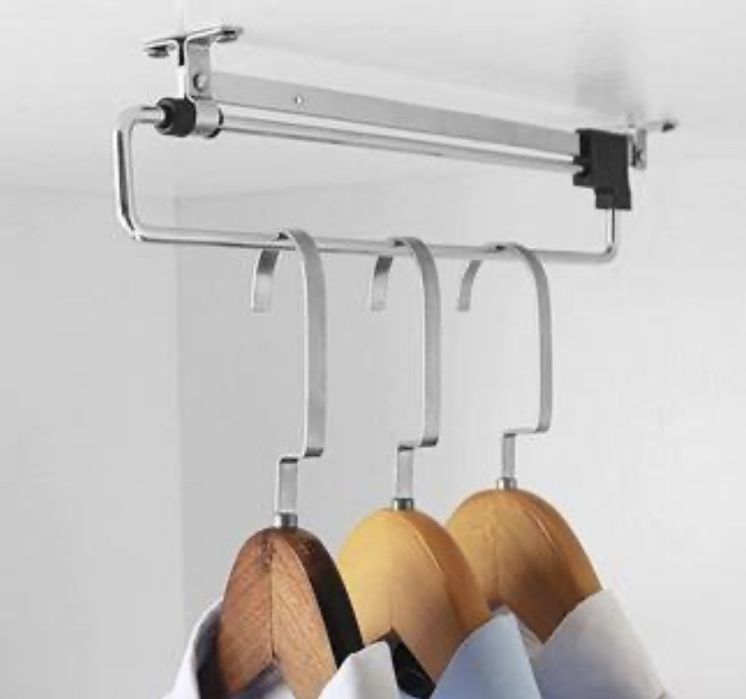 Wysuwany wieszak do szafy