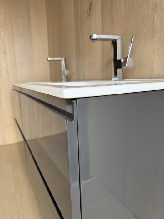 Nowoczesna szafka lazienkowa Delpha 140 cm  Grohe plus