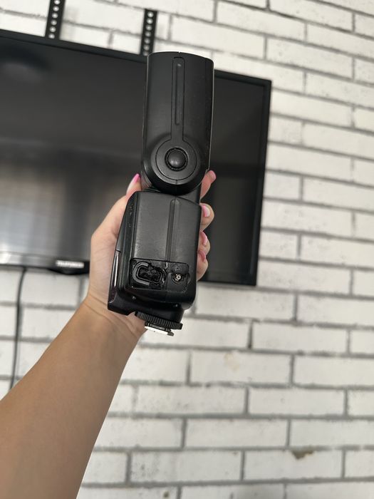 Продам спалах Yongnuo  yn560