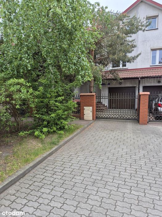 Odnowiony dom szeregowy gotowy do zamieszkania od zaraz, bezpośrednio.