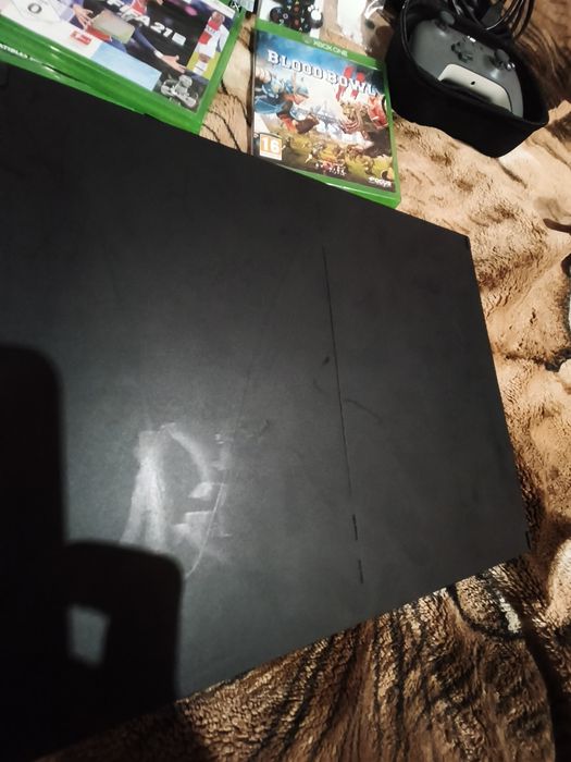 Xbox One S 1TB + Игровой комплект (7 дисков + геймпад 8BitDo + кейс)