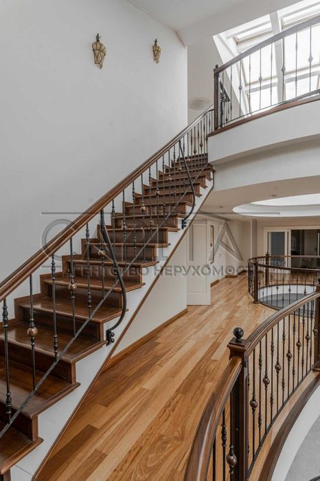 Продажа дома с ремонтом 1200м2 Софиевская Борщаговка Вишневое Крюковщи