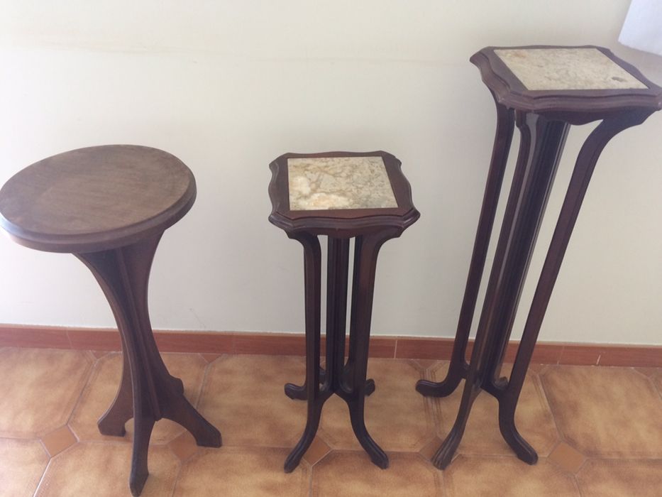 Mesa centro madeira e marmore  dois suportes Base jarro e torre