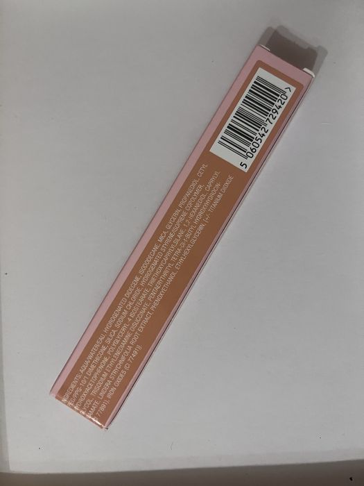 Charlotte Tilbury płynny rozświetlacz beauty wand pillow talk medium