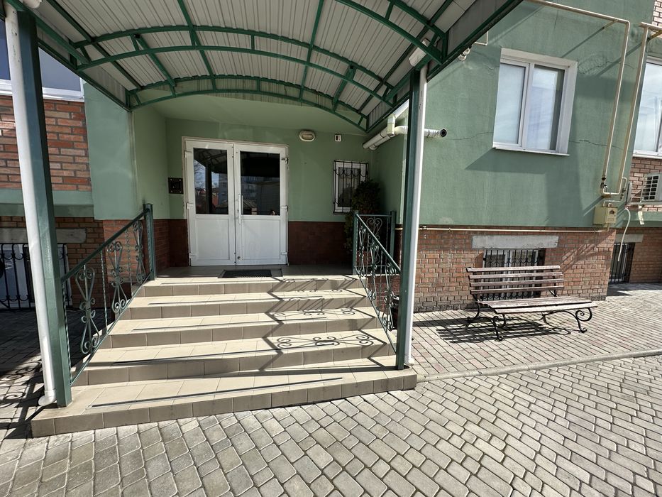 Продаж приміщення в новобудові з окремим входом центр міста 85 метрів