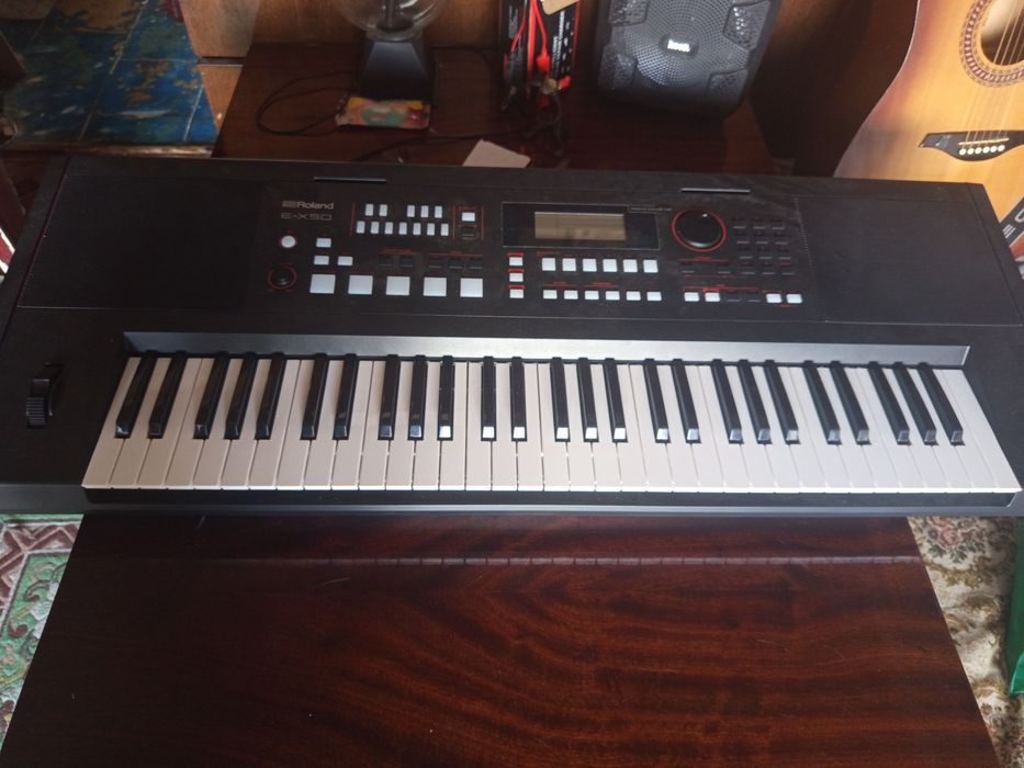 Продам синтезатор Roland EX50