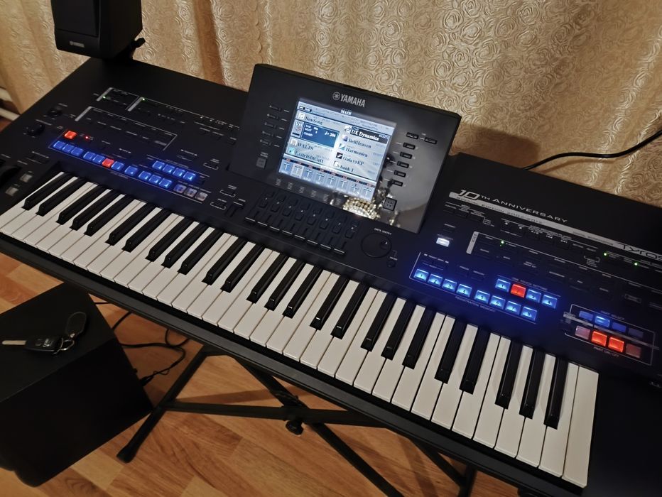 Продам синтезатор