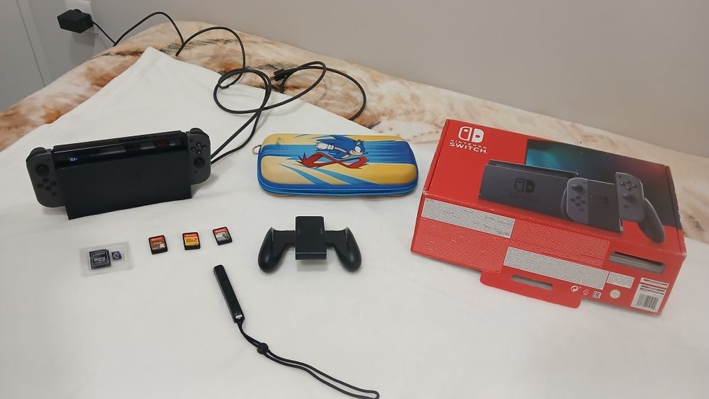 nintendo switch com estojo do sonic