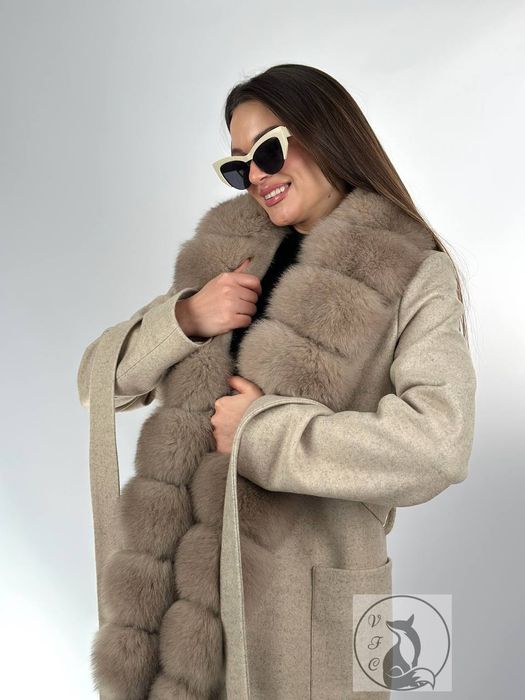 Пальто жіноче бежеве довге з натуральним хутром  песця. Розміри 42-54