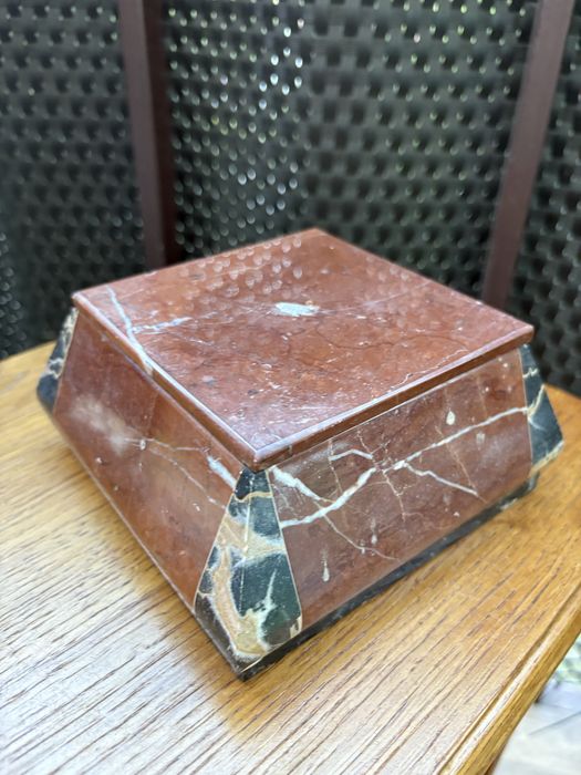 Elegancka szkatułka z naturalnego marmuru kamień dekoracyjny vintage