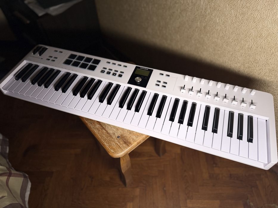 Midi-клавіатура Arturia Keylab Essential 61 mk3