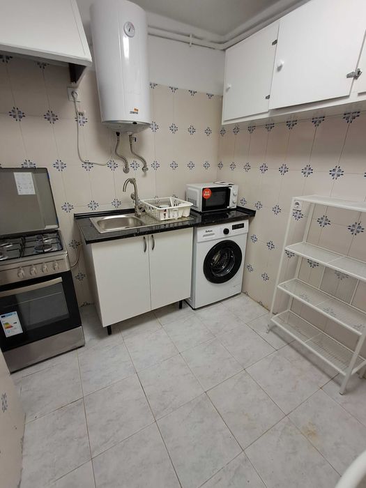 T-2 Novo.Equipado & mobilado. Na LAPA, centro Lisboa.Disponível.