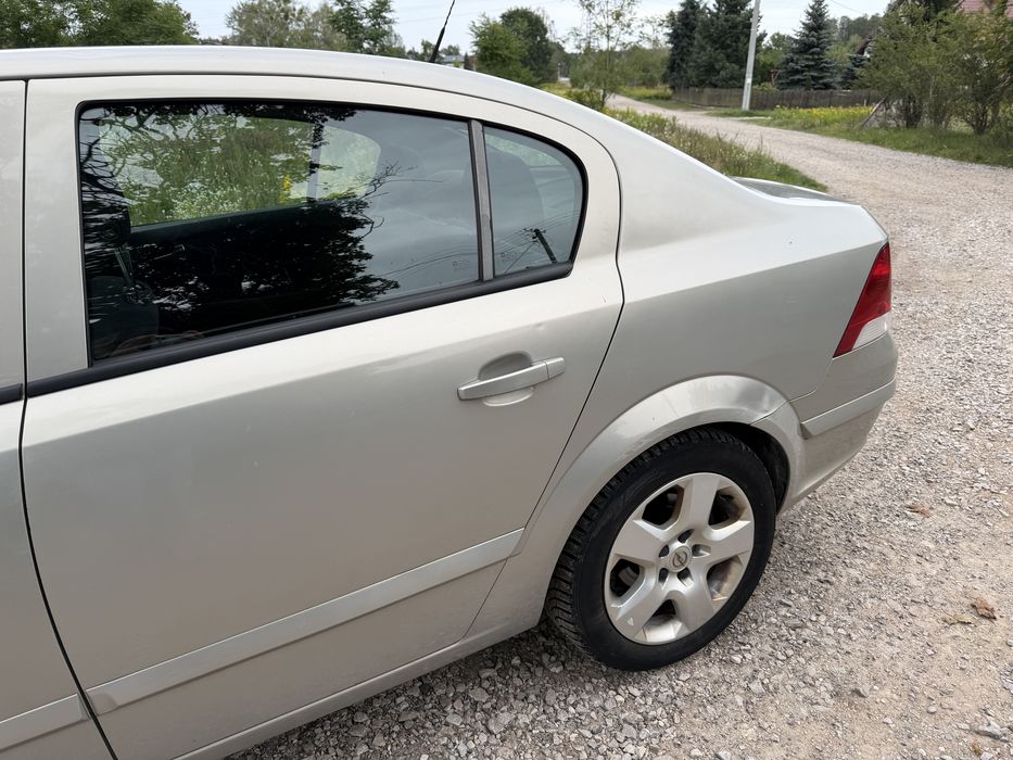 Opel Astra Sedan 1.6 Benzyna | 2008 | 291 800 km