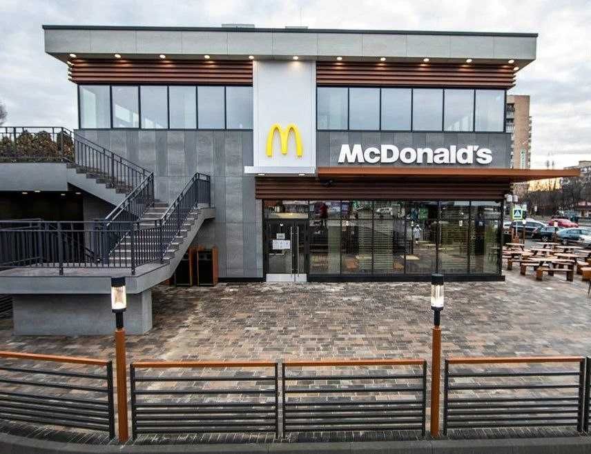 ЗДАМ приміщення біля McDonald's