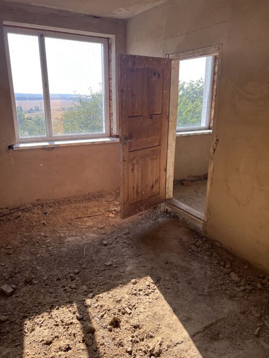 Продажа двоповерхового дуплекса - пів будинку - на Росі