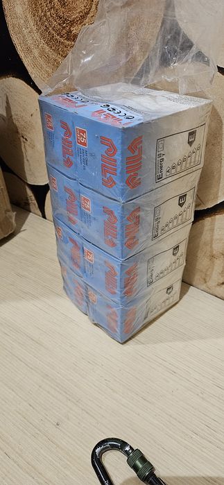 8 żarówek 75w nowe