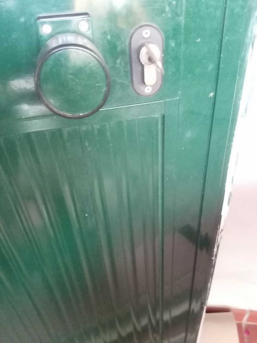 Porta exterior de aluminio verde - NOVO PREÇO.