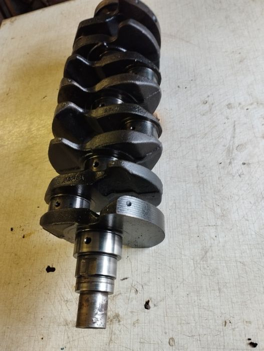 Колінвал Нісан Сані