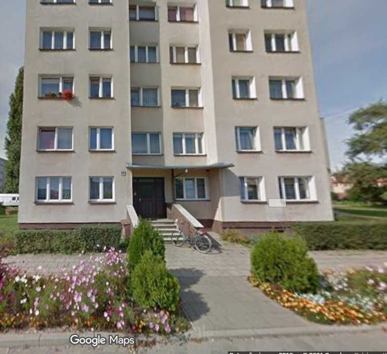 3 pokoje + balkon. 4000 za metr