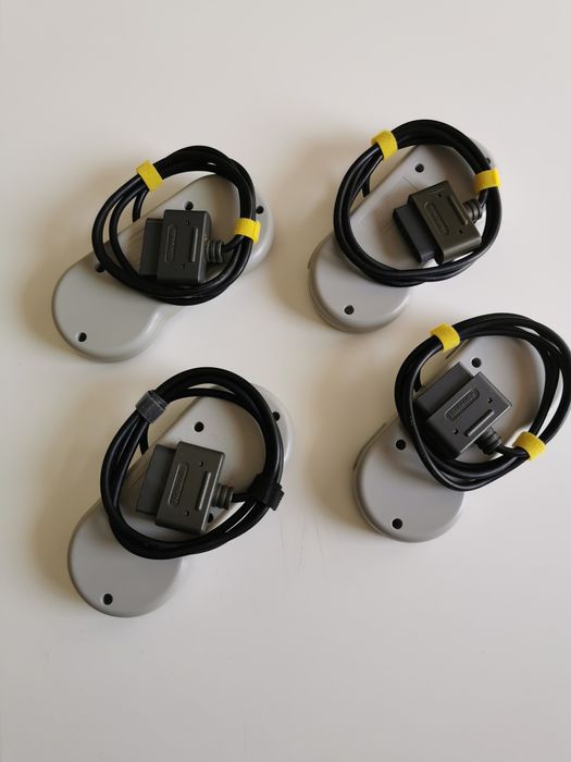 Original Super Nintendo Famicom Controllers64751783213827121