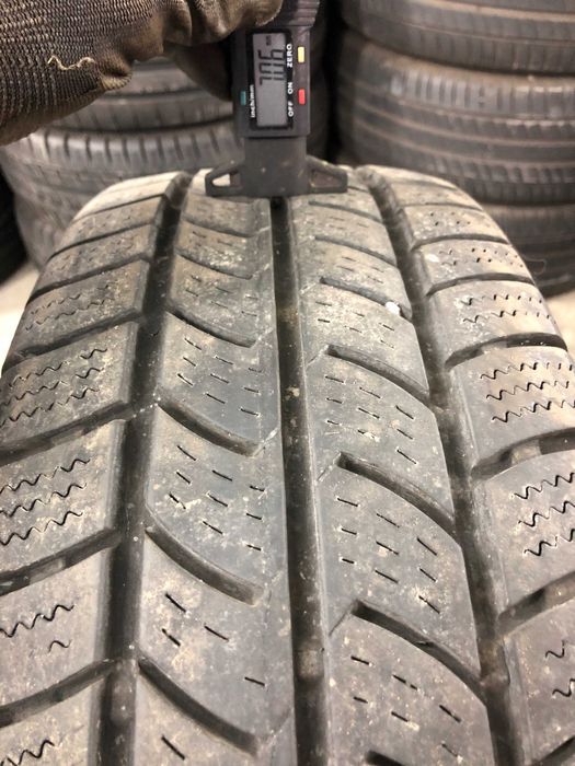 1x Opona Pojedyncza 215/70R15C CONTINENTAL VANCOWINTER 2 7mm 14r