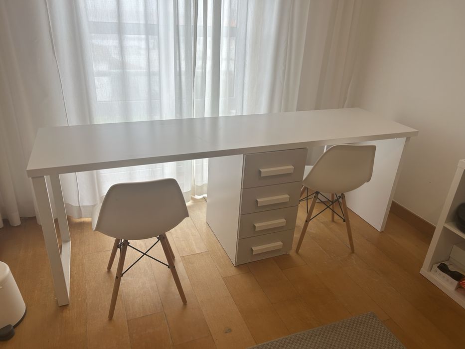 Mesa de secretária para 2 ou mais pessoas
