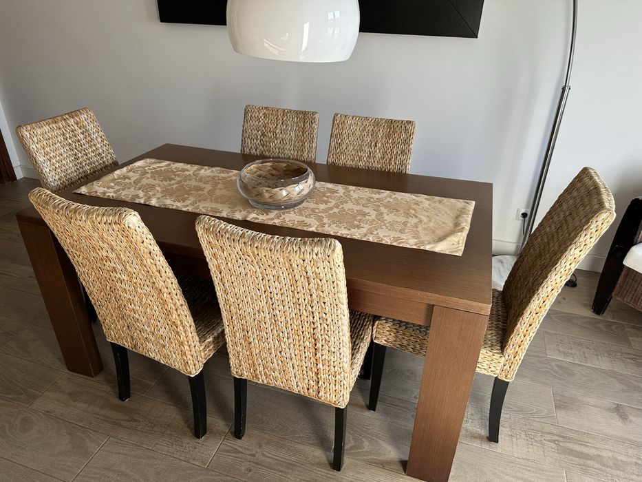Mesa de jantar com 6 cadeiras