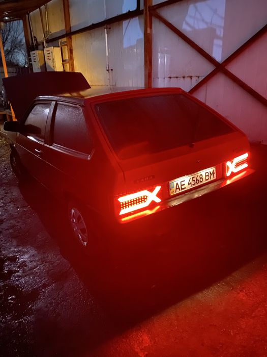 Продам ваз 2108 в хорошем состоянии без вложений двигатель работает ровно не димит коробка 5 ст не выбивает по ходовой збитая тонированная в круг спереди зимняя резина сидения и дверные карты от ваз 2113 новая выхлопная новые стопы по вопросам звоните 06******08.