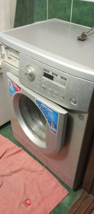 Продам стиральную машинку LG
