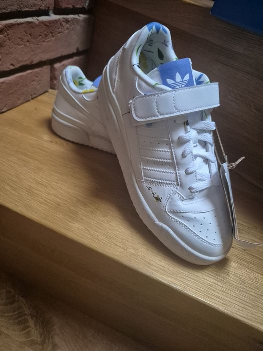 młodzieżowe Adidas Forum Low White model : HP6245

Rozmiar 38 i 2/3