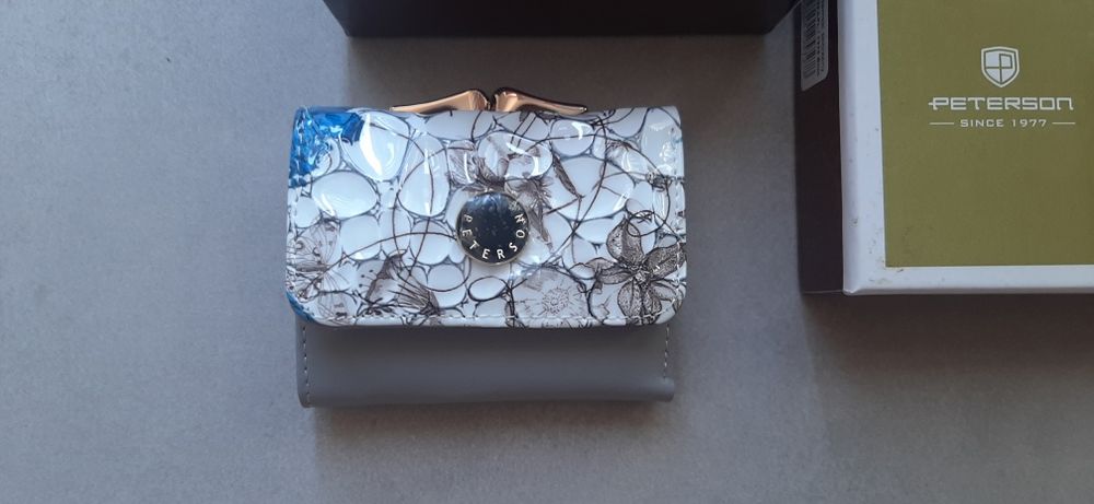 Nowy skórzany portfel Peterson