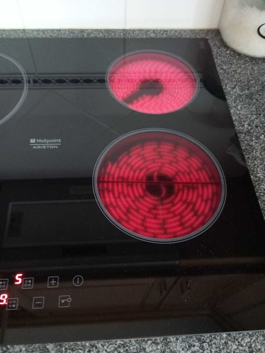Placa vitrocerâmica Hotpoint Ariston