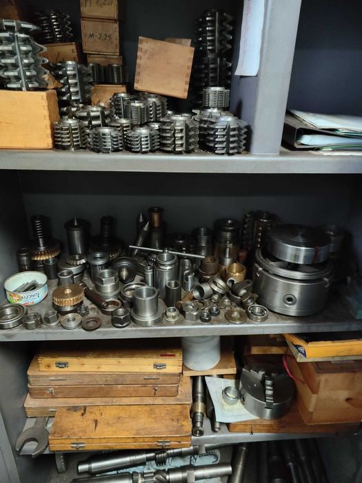 Frezarka obwiedniowa do kół zębatych