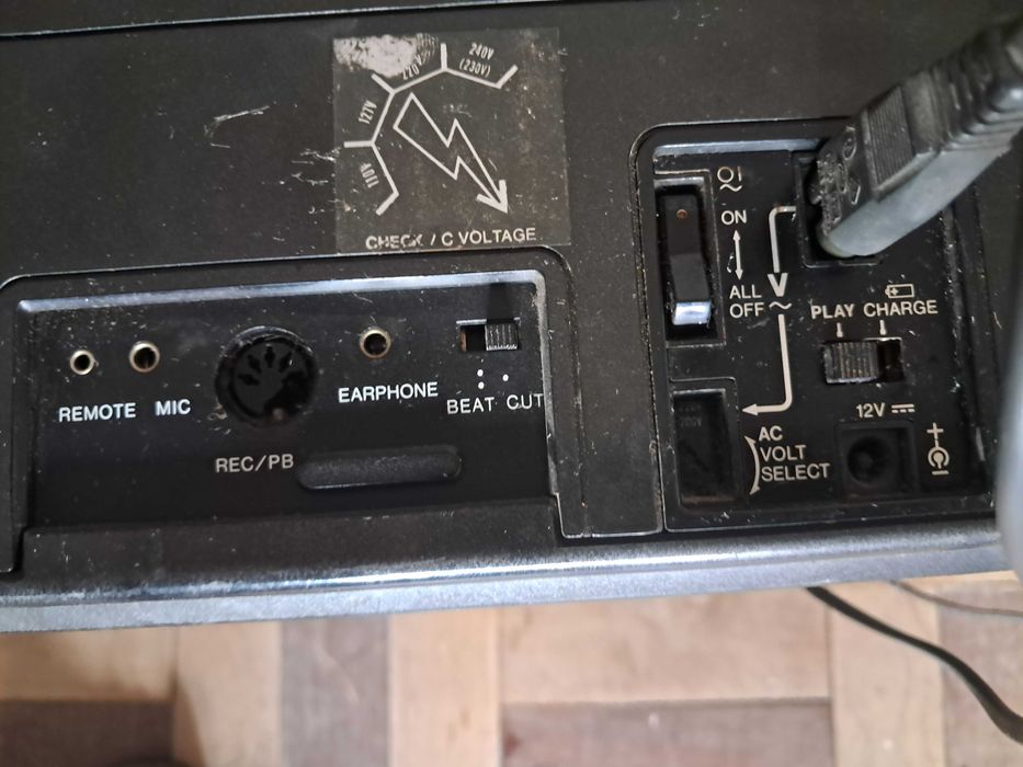 Vendo este módulo da JVC (vintage) com TV a cores.64550572805123121