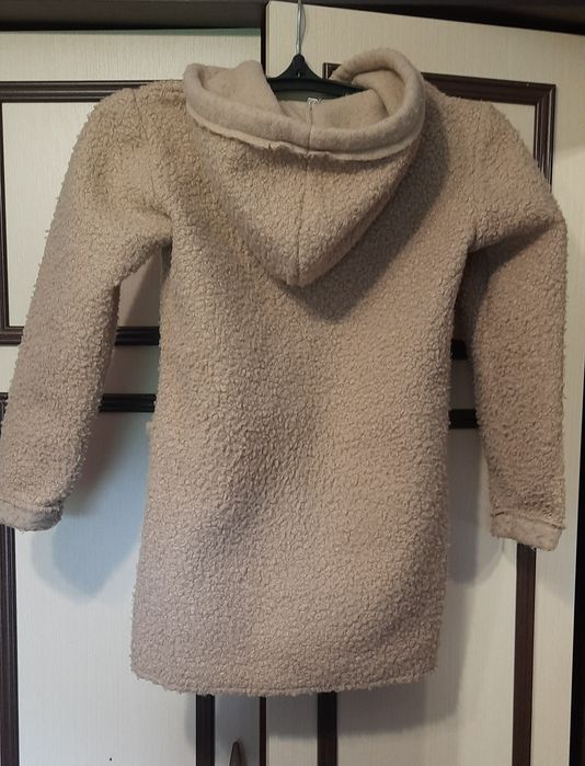 Пальто барашек, на дівчинку 8,9 років