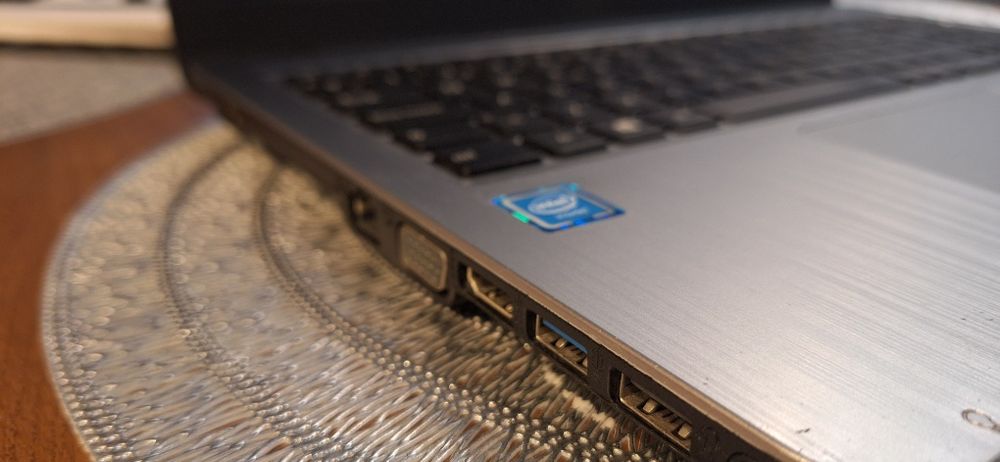 Laptop Asus Intel/4GB RAM/500 GB/WIN 10