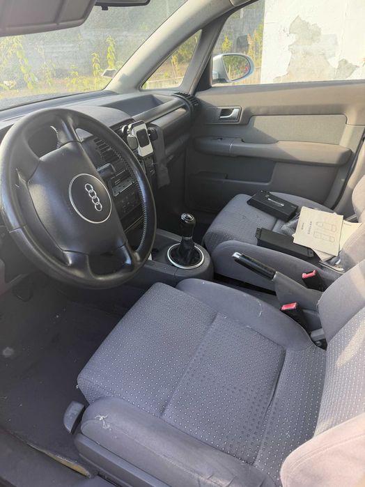 Audi A2 1.4 16V gasolina, 75 cv, fabricado em 2000 e matriculado em maio de 2001, vendido no estado em que se encontra para reparação/projeto.