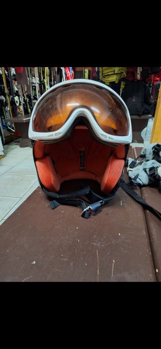 Лижний шолом       .