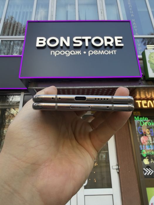 Google Pixel fold 256gb. Gold. Neverlock