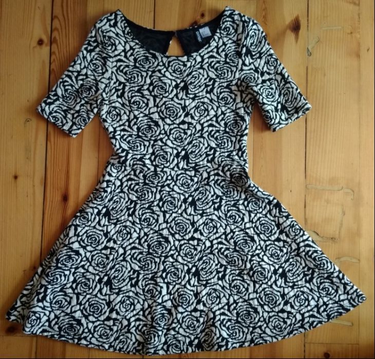 Nowa żakardowa sukienka w kwiaty, H&M, r. 36/S
