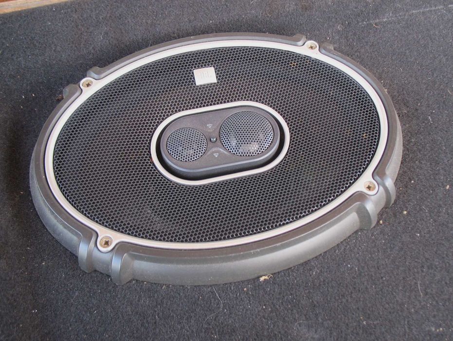 Głośniki samochodowe  6x9 JBL GTO 938 z półką Golf V VI 300w