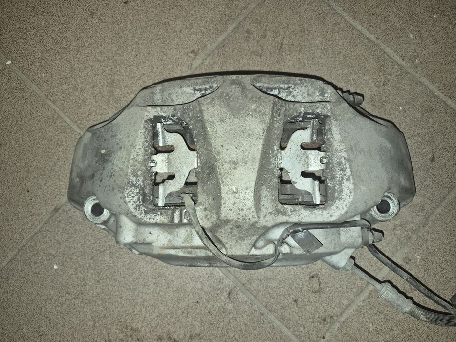 Audi q7 4m zacisk hamulcowy 4 M0 .615.106AR