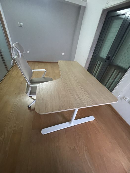 Secretaria IKEA Bekant