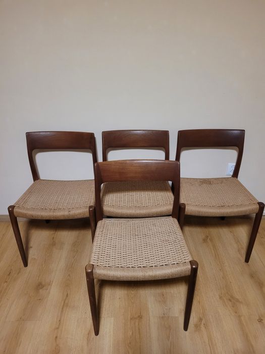 Komplet czterech krzeseł tekowych Niels O. Møller. Dania lata 60