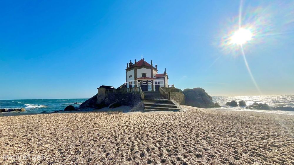 Terreno Urbano perto da Praia do Senhor da Pedra, VN Gaia.